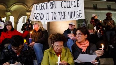 Cientos de personas protestan en Nueva York contra las políticas migratorias de Donald Trump