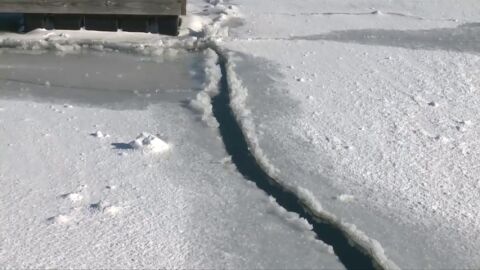 Frame 6.966222 de: El f&iacute;o, la nieve y el riesgo de congelaci&oacute;n mantienen en alerta a los estados de Illinois, Wisconsin y Minnesota