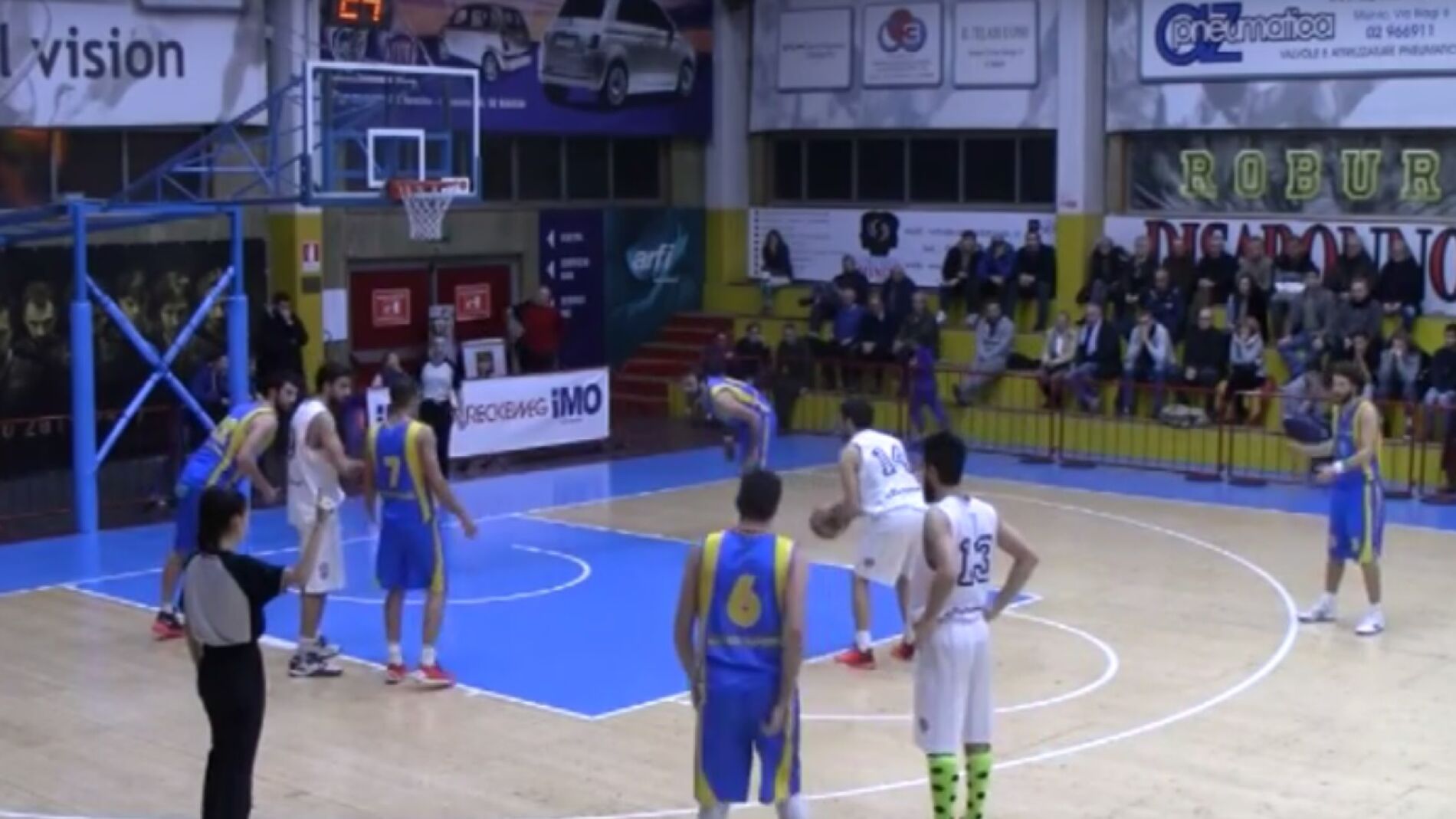 Canast&oacute;n en un partido de la Serie C italiana