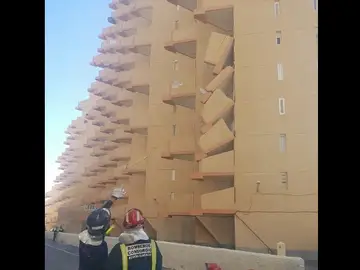 Derrumbe de balcones en un edificio de La Manga Derrumbe de balcones en un edificio de La Manga