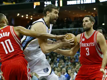 Gasol puja con Gordon Gasol puja con Gordon