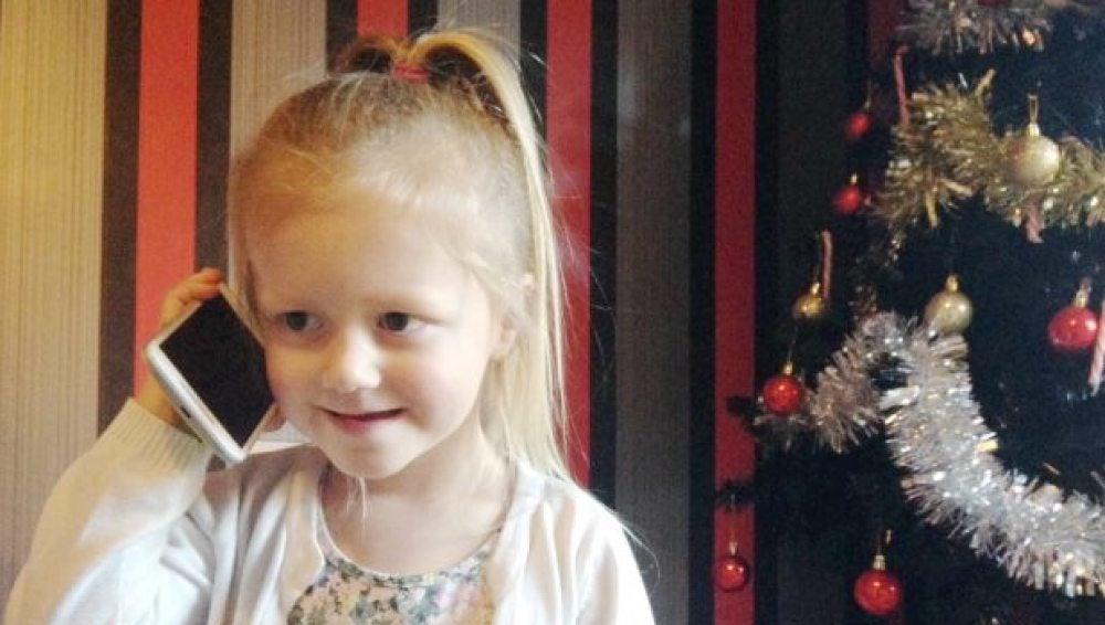 Amelia Thow, la niña que ha salvado la vida a su madre