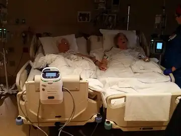 La pareja de ancianos durante sus últimas horas juntos La pareja de ancianos durante sus últimas horas juntos