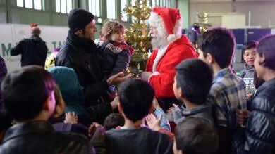 Los refugiados sirios o los afectados de Amatrice intentan festejar la Navidad pese a la miseria