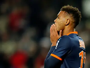 Mounie se lamenta Mounie se lamenta