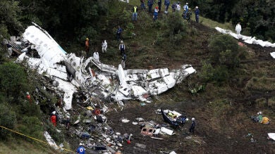 El avión del Chapecoense volaba con el combustible al límite y con exceso de peso
