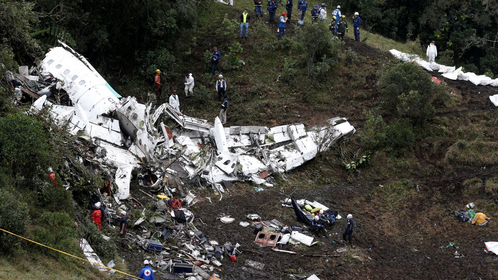 El avión del Chapecoense volaba con el combustible al límite y con exceso de peso
