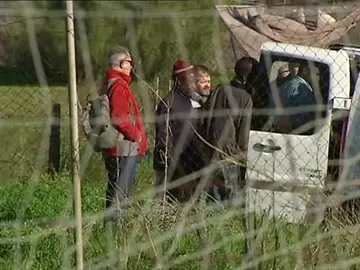 Frame 12.748866 de: Preocupación por las condiciones de alojamiento de los temporeros tras el incendio de Rus Frame 12.748866 de: Preocupación por las condiciones de alojamiento de los temporeros tras el incendio de Rus