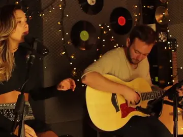 Frame 17.625851 de: Lorena Gómez versiona a Vanesa Martín Frame 17.625851 de: Lorena Gómez versiona a Vanesa Martín