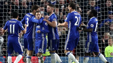 Pedro y Hazard lideran otra victoria de un Chelsea intratable