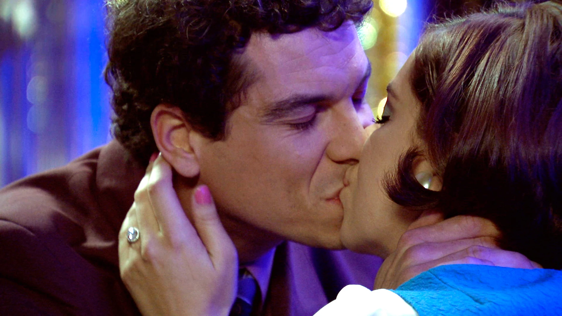 Marta es fotografiada besando a Rafael por última vez