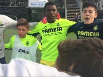 La arenga de los jugadores del Villarreal antes de su partido contra el Barcelona