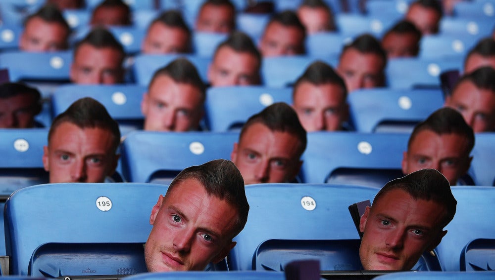 30.000 Vardys llenan el estadio del Leicester en protesta de la sanción a su delantero