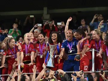 El Olympique de Lyon, nombrado mejor equipo de fútbol femenino del 2016 por la IFFHS El Olympique de Lyon, nombrado mejor equipo de fútbol femenino del 2016 por la IFFHS