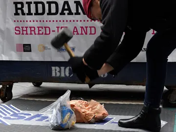 Un participante destroza sus malos recuerdos del 2016 Un participante destroza sus malos recuerdos del 2016