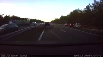 El coche Tesla reconoce cuándo va a haber un accidente y frena para evitarlo