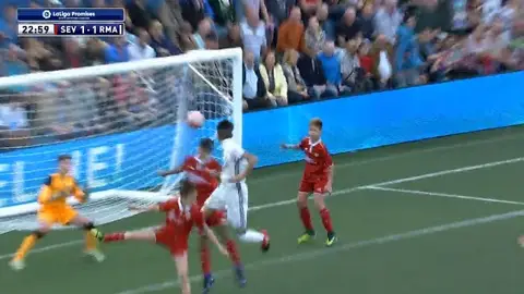 Álex Sánchez marca de cabeza al más puro estilo Ramos Álex Sánchez marca de cabeza al más puro estilo Ramos