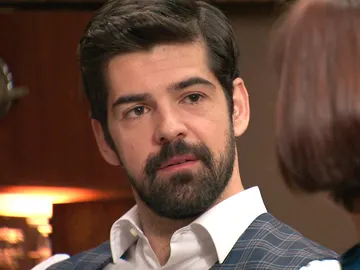 Alonso tantea a Marta tras saber que le ha sido infiel con Rafael Alonso tantea a Marta tras saber que le ha sido infiel con Rafael