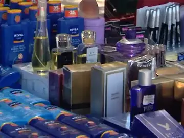 Frame 12.46992 de: España, país puntero en la venta de falsificaciones de perfumes y cosmética que pueden dañar gravemente la piel