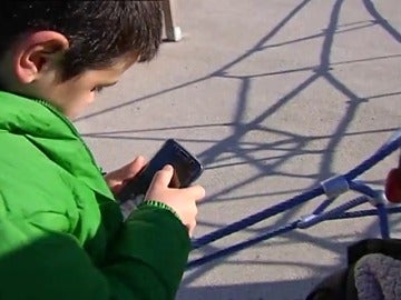 Frame 50.382531 de: El abuso tecnológico aumenta el riesgo de sufrir ludopatía en menores