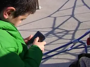 Frame 50.382531 de: El abuso tecnológico aumenta el riesgo de sufrir ludopatía en menores Frame 50.382531 de: El abuso tecnológico aumenta el riesgo de sufrir ludopatía en menores