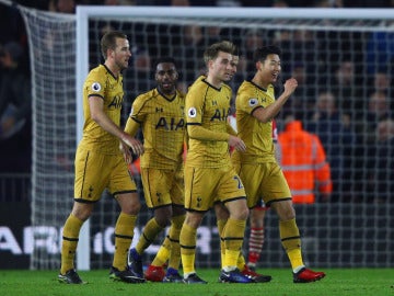 Los jugadores del Tottenham celebrando un gol