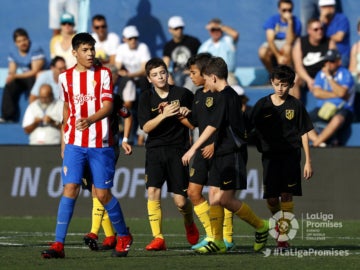 Los jugadores del Atlético de Madrid celebran su victoria ante el Sporting en LaLiga Promises