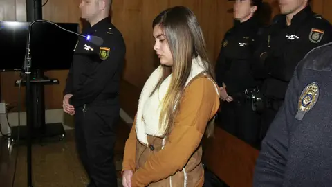 La joven condenada durante el juicio La joven condenada durante el juicio