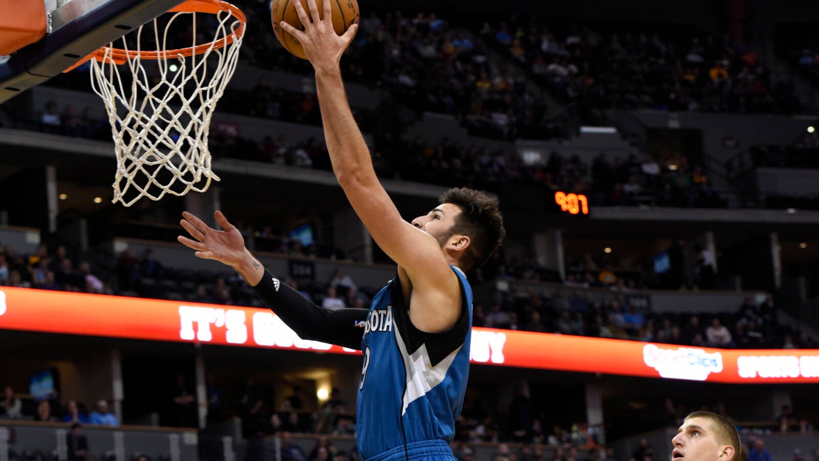 Los Nuggets de Juancho le ganan la partida a los Wolves de Ricky con un tapón decisivo de Chandler