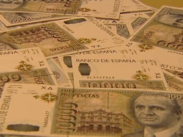 Frame 21.591656 de: Los españoles conservan 1.642 millones de euros en pesetas 