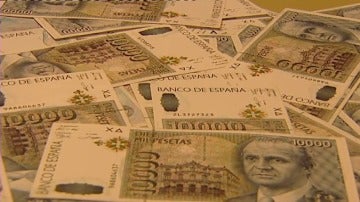 Frame 21.591656 de: Los españoles conservan 1.642 millones de euros en pesetas 