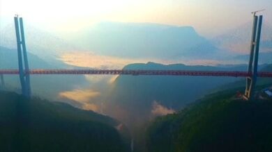China inaugura el puente más alto del mundo