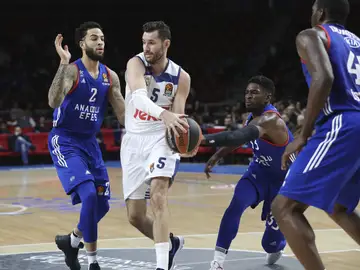 Rudy Fernández durante el partido ante el Anadolu Efes Rudy Fernández durante el partido ante el Anadolu Efes