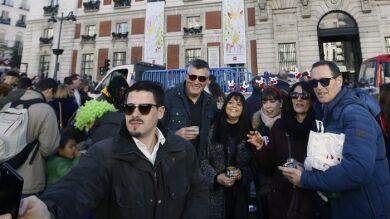 La Puerta del Sol comienza a prepararse para Nochevieja con la celebración de las preuvas