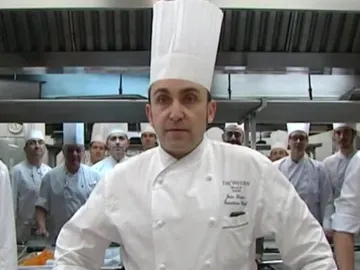 Cocineros se preparan para celebrar la Nochevieja Cocineros se preparan para celebrar la Nochevieja