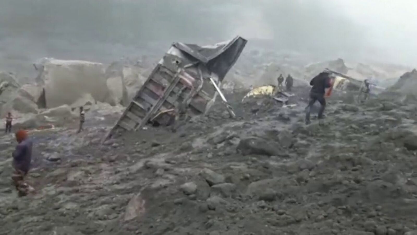 Al menos 5 muertos y 23 desaparecidos tras derrumbarse una mina en la India