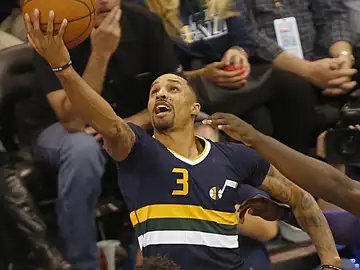 George Hill le da la victoria a Utah Jazz y el 'Chacho' se lesiona George Hill le da la victoria a Utah Jazz y el 'Chacho' se lesiona