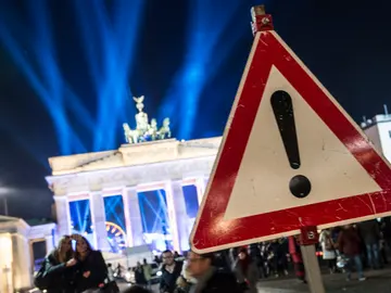 Puerta de Brandenburgo en la Plaza de París en Berlín Puerta de Brandenburgo en la Plaza de París en Berlín