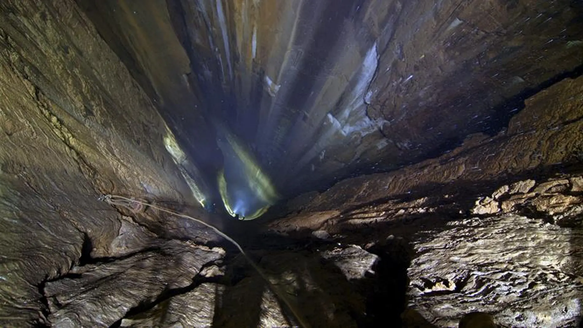 Imagen del pozo vertical situado en Cantabria Imagen del pozo vertical situado en Cantabria