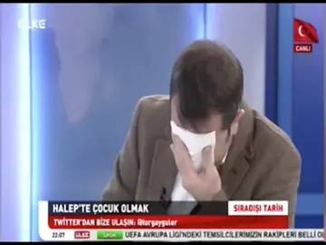 Frame 44.349216 de: Un periodista turco se echa a llorar en televisión tras ver las duras imágenes de un niño operado sin anestesia en Siria Frame 44.349216 de: Un periodista turco se echa a llorar en televisión tras ver las duras imágenes de un niño operado sin anestesia en Siria
