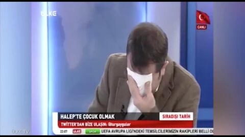 Frame 44.349216 de: Un periodista turco se echa a llorar en televisi&oacute;n tras ver las duras im&aacute;genes de un ni&ntilde;o operado sin anestesia en Siria