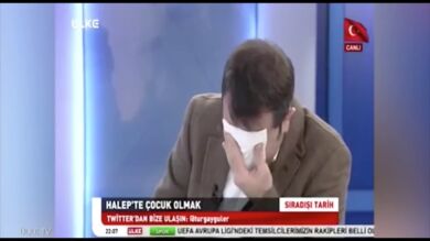 Un periodista turco se echa a llorar en televisión tras ver las imágenes de un niño operado sin anestesia en Siria