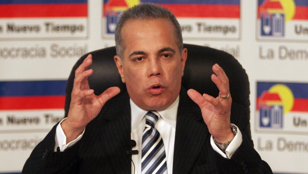 El político opositor venezolano Manuel Rosales, durante una rueda de prensa en octubre de 2009