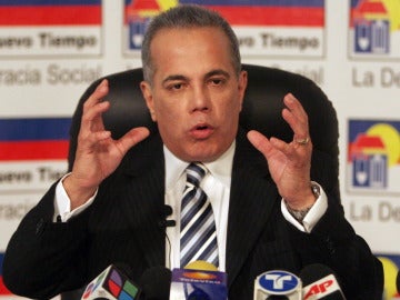 El político opositor venezolano Manuel Rosales, durante una rueda de prensa en octubre de 2009