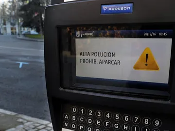 Un parquimetro en la zona centro avisa a los usuarios de la prohibición Un parquimetro en la zona centro avisa a los usuarios de la prohibición