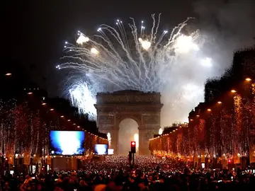 Celebraciones de Nochevieja en el Arco del Triunfo Celebraciones de Nochevieja en el Arco del Triunfo