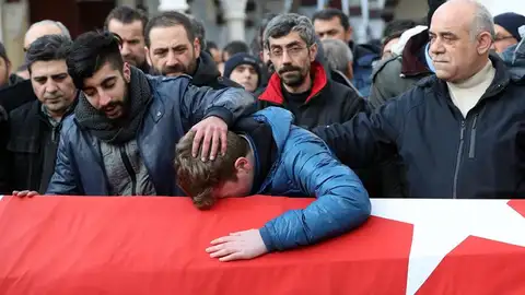Funeral de una de las víctimas de un atentado en Turquía Funeral de una de las víctimas de un atentado en Turquía