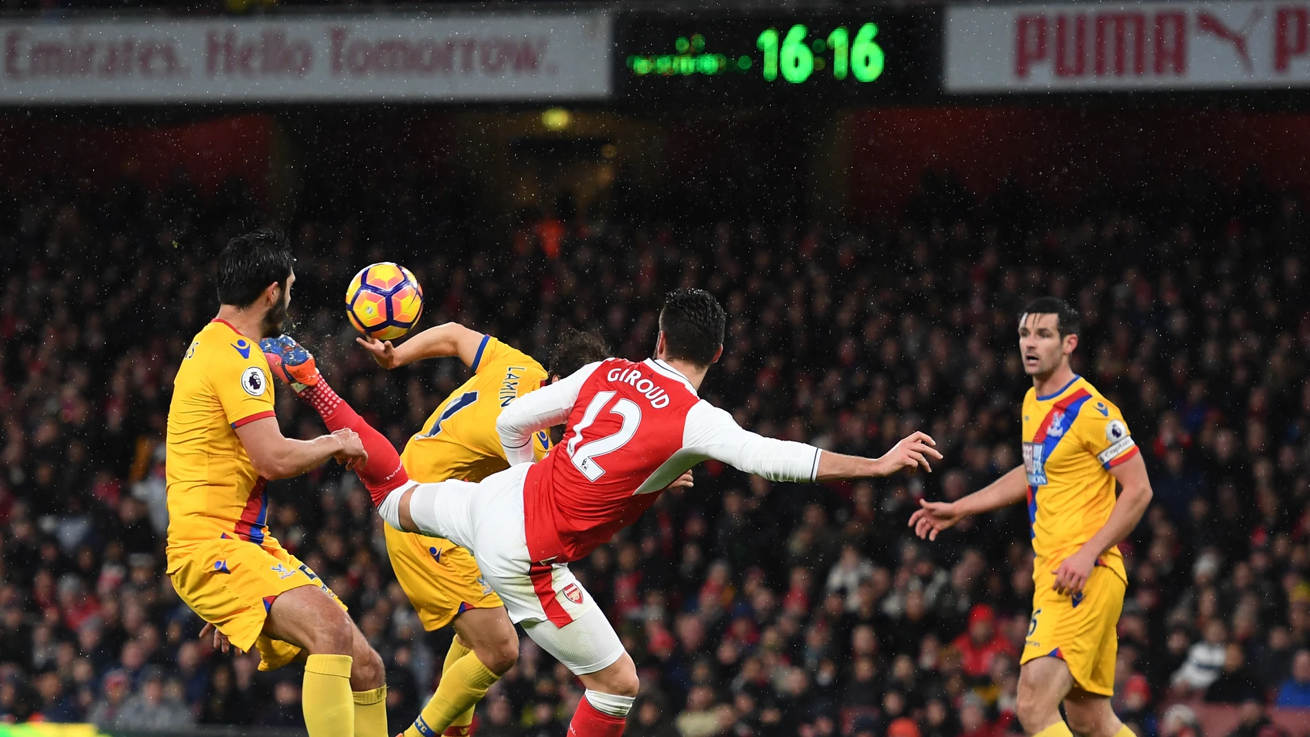 Giroud y su espectacular remate que fue el primer gol del Arsenal ante el Watford Giroud y su espectacular remate que fue el primer gol del Arsenal ante el Watford