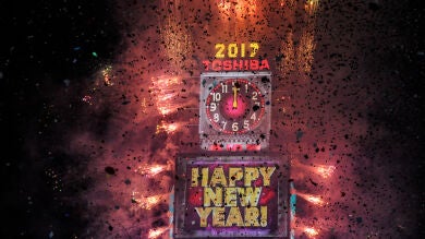 Un 'muro de los deseos' en Times Square recoge miles de ruegos para Año Nuevo