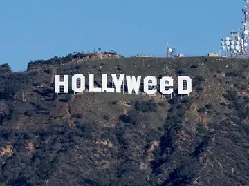 El cartel de Hollywood, cambiado a Hollyweed El cartel de Hollywood, cambiado a Hollyweed